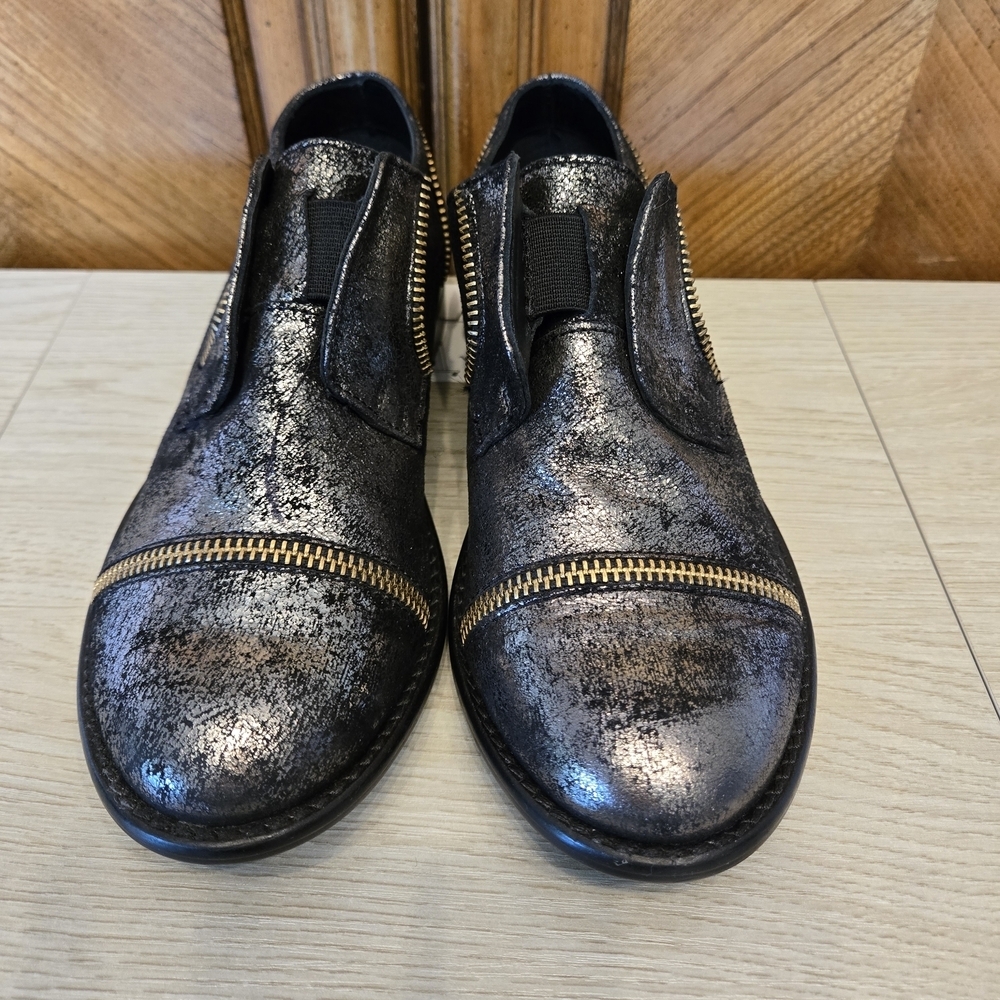 Sbicca Black Metallic Flats with Gold Zipper